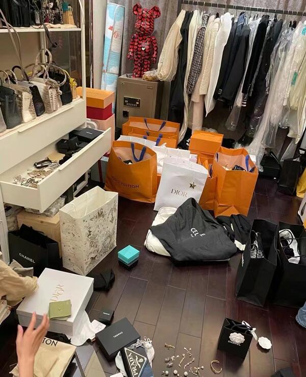普洱宁洱县回收一线鞋服.jpg